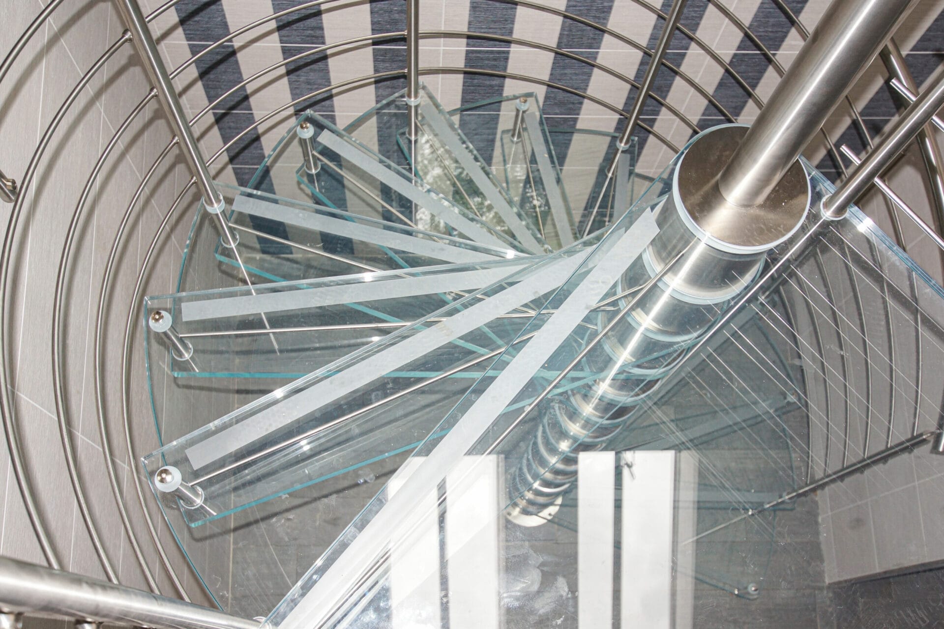 Stainless Steel Spiral Staircase with Glass Treads